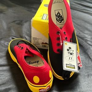 VANS X DISNEY 90TH ANNIVERSARY MICKEY MOUSE Men’s size 5.5 Women’s 7. Red-Blk